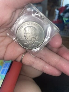 $10 Dollar Coin John F. Kennedy Jr. Commemorative Coin $10 Coin Liberia 2000 - Picture 1 of 3