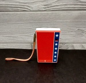 Radio d'epoca General Electric Super Star AM a transistor GE rosso-bianco-blu funzionante! - Foto 1 di 7