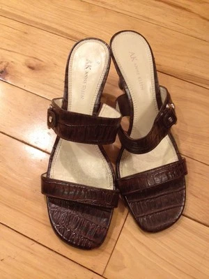 Sandalias AK Anne Klein Slide de cuero marrón para mujer talla 9,5 Foto 1 de 4