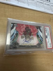 2024 Topps Inception Jayden Daniels Red Variation ON CARD AUTO /35 RC PSA 8 - Bild 1 von 5