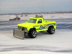 1973-1991 Chevy GMC K1500 Truck 4x4 Snow Plow Square Body 1/64 Scale Model D1 - Picture 1 of 6