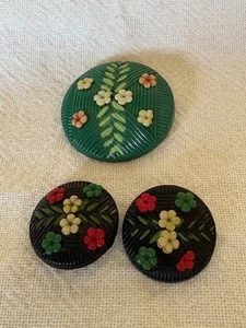 3 Deco / Vintage Celluloid Buttons Raised Flower Design - Picture 1 of 3