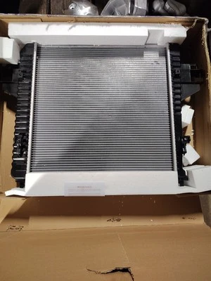 CSF 3363 para Jeep Liberty 2004-2006.  Radiador-1 fila tanque de plástico núcleo de aluminio Foto 1 de 3