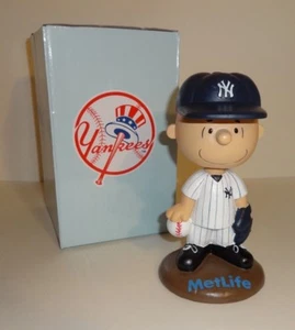 RARE NY YANKEES ~CHARLIE BROWN~ PEANUTS BOBBLEHEAD DOLL FIGURE SGA 2013 - NEW!! - Picture 1 of 7