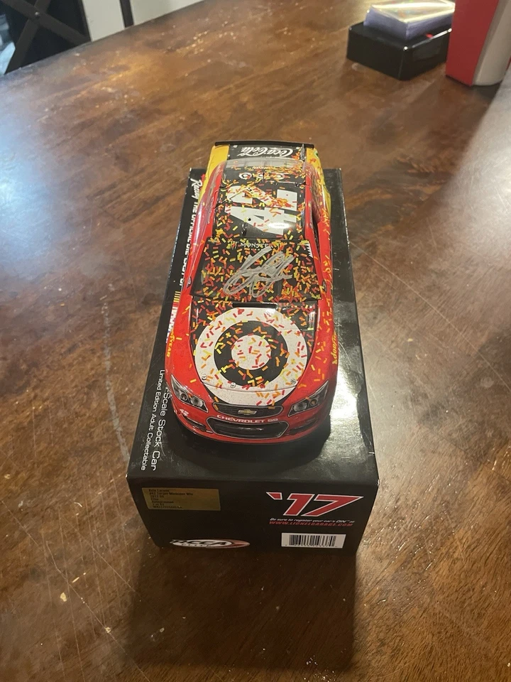 2017 Kyle Larson Michigan Raced Win 亲笔签名 Elite 1/24 比例 NASCAR 压铸 — 第 1/4 张图片