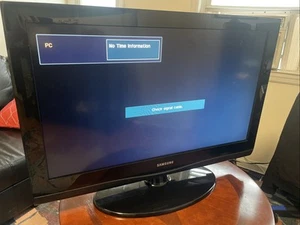 Samsung Television 32” / 720p / 60Hz / LCD TV - LN32C350D1D - Picture 1 of 5