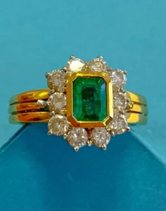 Anello e orecchini d’oro con smeraldi e diamanti - Foto 1 di 6