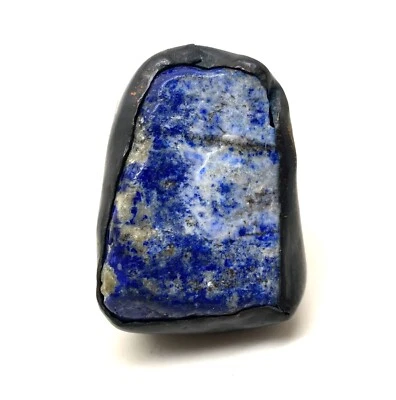 Anillo de cóctel Gerda Lynggaard Monees único de gran tamaño oxidado de cobre y lapislázuli 7" Foto 1 de 4