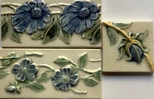 Pratt & Larson handgefertigte dekorative Relief blaue Blumenfliesen 3 Stück - Bild 1 von 1