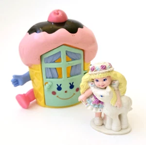 Casa de cono de helado de PVC miniatura Lily Vanilly Cherry Merry Muffin 1989 vintage - Imagen 1 de 9