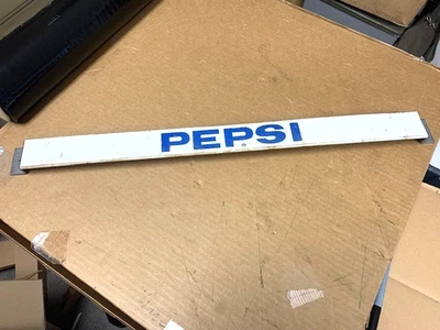 1970'S PEPSI DOOR PUSH ADJUSTABLE FROM 26" TO 46 " WHITE BASE IS 25 X 2 - Image 1 of 4