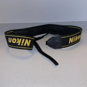 CINTURINO DA COLLO ORIGINALE PER FOTOCAMERA NIKON nero/giallo - Foto 1 di 7