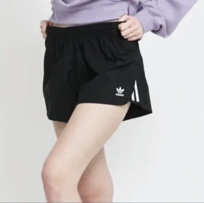 NUEVO Pantalones Cortos Adidas Originales Para Mujer 3 Rayas Atléticos, Talla Pequeña, Negros GN2885 Foto 1 de 3