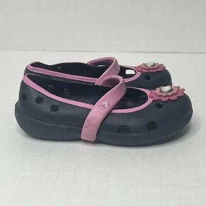 Zapatos planos Crocs Mary Jane Flower Ballet sin cordones con dijes azul marino y rosa niño 7 - Imagen 1 de 6