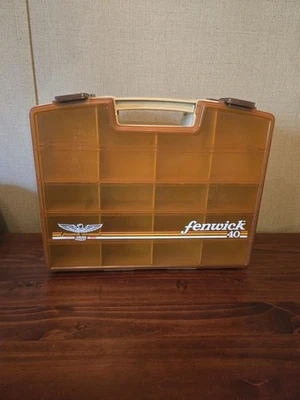 Caja de aparejos vintage Fenwick Woodstream 40 de doble cara con pestillos Foto 1 de 4