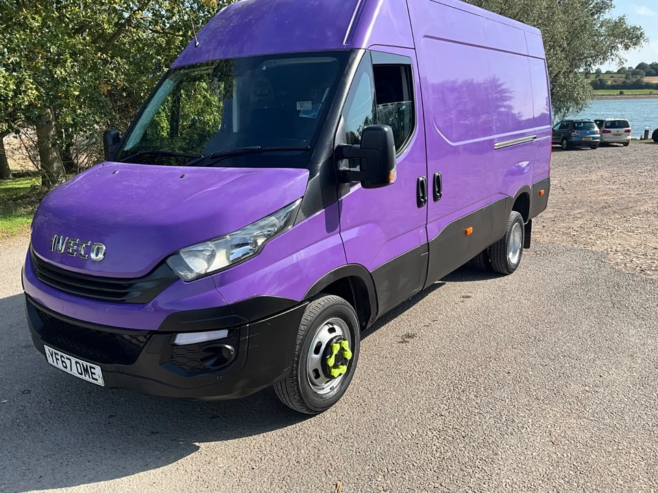 Iveco Daily 35c150 TWIN WHEEL 3.5 TONNE 3.0 LITRE MWB WITH AIR CON 2018 EURO 6 - Image 1 of 4