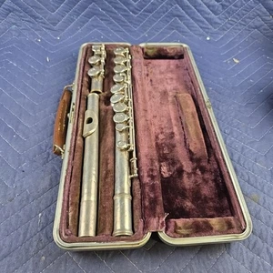 ARMSTRONG Elkhart IN, Silver Plated FLUTE #102 W/ hard case Untested - Picture 1 of 19