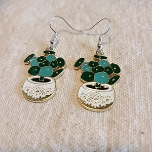 Pendientes colgantes artesanales con tema de cactus detalles verdes NUEVO área de lóbulo de verano - Imagen 1 de 4