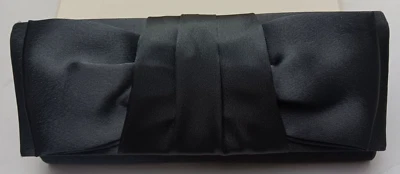 Mini Cartera Jessica McClintock Gris Satinado con Lazo 9 Pulgadas de Ancho X 4 Pulgadas Foto 1 de 4