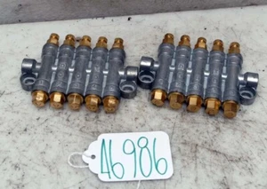 Quick tech 4DI0Z500, 2 5 port oil distribution manifolds 46986 - Picture 1 of 2