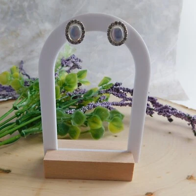 Pendientes LC Lauren Conrad, piedra ovalada transparente rodeados de pedrería Foto 1 de 4