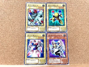 Yu-Gi-Oh! Juego de 4 cartas coleccionables Valkyrion el guerrero magna etc. común japonés USADO - Imagen 1 de 2