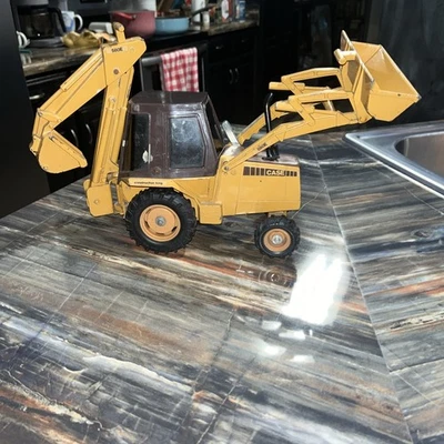 Vintag Case Metal Construction King Toy 580E ERTL Backhoe/front Loader - Image 1 of 4