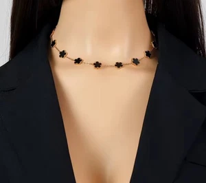 Collana quadrifoglio nero placcato oro delicata ispirazione vintage gioielli donna - Foto 1 di 3