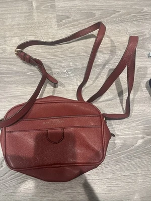 Bolsa tiracolo feminina Marc Jacobs couro saffiano texturizado vermelho (leia) - Imagem 1 de 4