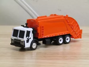 First Gear Mack LR Rear Load Refuse Body white/orange 1/87 new in package - Picture 1 of 4