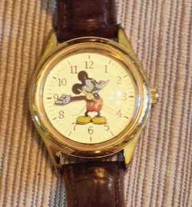 Disney Time Works Mickey Mouse goldfarbene Damen Quarzuhr - neue Batterie - Bild 1 von 5