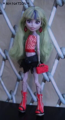 Monster High HEARTS FOREVER Outfit & Accessories - NO DOLL - Image 1 of 4