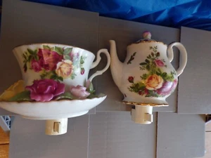 Auswahl Royal Albert Old Country Roses Bone China NightLites: Teekanne/Teetasse-Arbeit - Bild 1 von 20