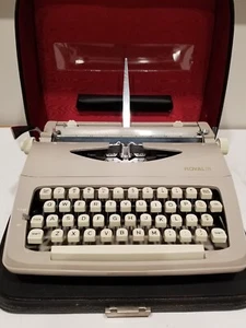 Vintage 1960's Royal Parade Portable Typewriter W/Travel Case & Key TESTED - Picture 1 of 6