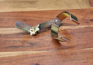 RENAULT 5 GT TURBO NEW WATER SWIRL POT DEGASSING CHAMBER MOUNTING BRACKET CLIP - Picture 1 of 2