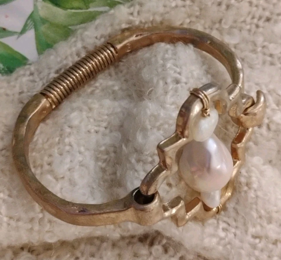Worldly Vibe! Hammered Antiqued Gold Tone BAROQUE Nugget Pearl Cuff Bracelet! - Image 1 of 4
