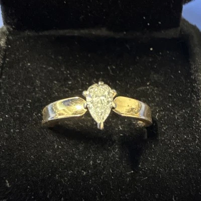 Anillo solitario de compromiso de diamantes en forma de pera amarilla 14K 1/3 quilates Talla 8 Foto 1 de 4