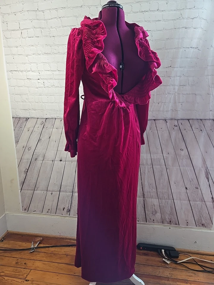 Bata Larga de Terciopelo Miss Elaine Años 70 Borgoña Rojo Volantes Antiguo Glamour (Sin Faja) Foto 1 de 4