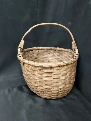 Cesta de recolección de huevos de granja mango oscilante férula Nueva Inglaterra siglo XIX primitiva década de 1800 Foto 1 de 4