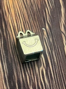 Monopoly Empire McDonald’s Happy Meal Pezzo Peltro Argento Gettone Pawn Mover Bello - Foto 1 di 3