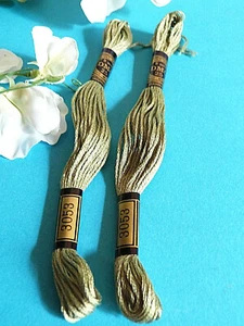 098A/Lovely Lot 2 Skeins Mouliné DMC N° 25 Color Green Bronze N°3053 - Picture 1 of 3