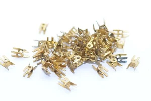 50x Lötöse / Lötfahne / Lötstützpunkt, 4 x 8 mm, zweischenklig, Messing, NOS - Picture 1 of 10