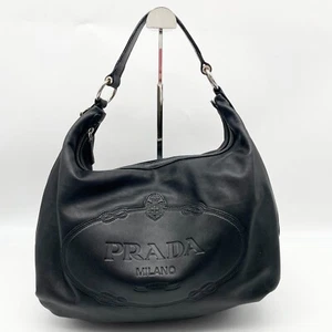 Auténtico bolso de hombro Prada Hobo de mano de cuero negro con logotipo en relieve 25 - Imagen 1 de 22