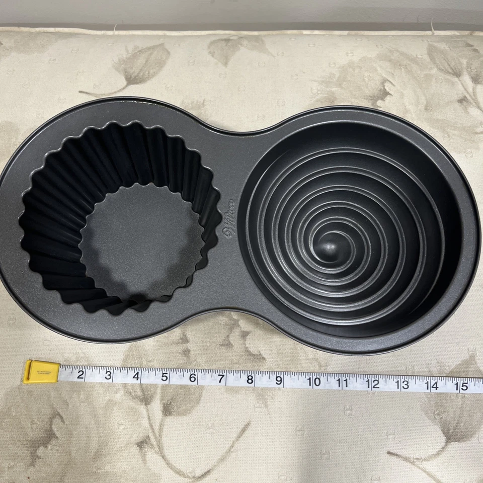 Sartén para cupcakes Wilton Dimensions Giant 3D. Molde para hornear Jumbo antiadherente de 10 tazas. Usado en excelente estado Foto 1 de 4