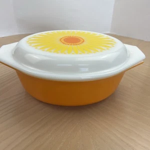 Vintage PYREX margherita/girasole ovale 1,5 qt. Casseruola e coperchio giallo/arancione - Foto 1 di 11
