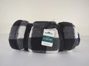 NUEVO Northeast Outfitters Acogedora Manta Sherpa Blanco y Negro Cuadros 50" x 60" - Imagen 1 de 7