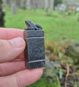 Vintage Chinese carved dark nephrite jade frog belt bag toggle counterweight. - Picture 1 of 14
