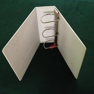 4" binder with 3 - D rings by Cardinal - Picture 1 of 12