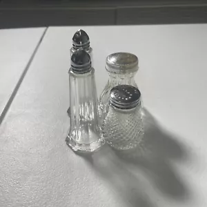 4 Tall Elegant Clear Glass Salt and Pepper Shakers Vintage - Picture 1 of 5