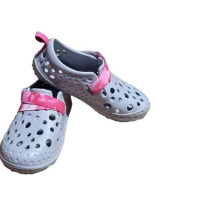 Western Chief Metallic Silver/Pink Hook & Loop Closure Kids Size 11/12 Shoes. T6 - Picture 1 of 7